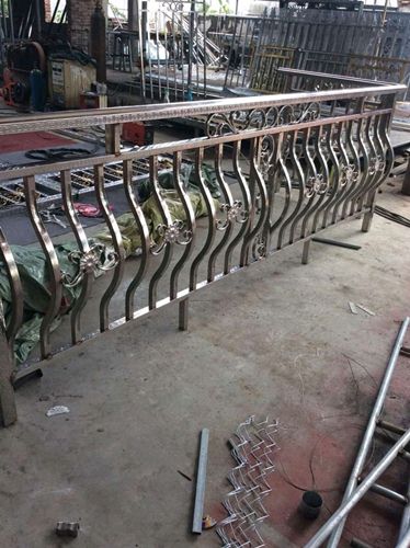 lan can ban công inox đẹp