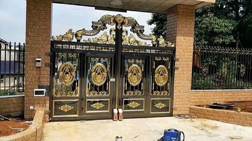 cổng sắt mỹ thuật 4 cánh