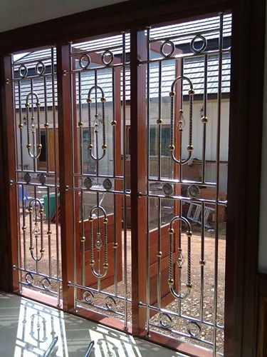 thiết kế cửa sổ inox tại Long An