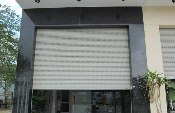 Chuyên thi công cửa cuốn uy tín