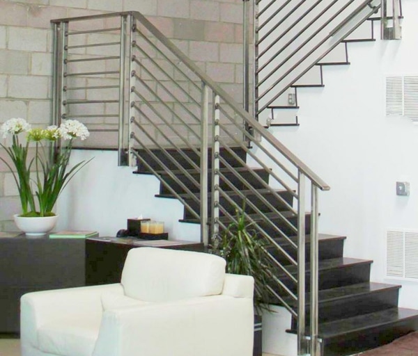 các mẫu cầu thang inox