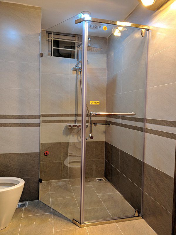 phòng tắm kính cường lực giá bao nhiêu