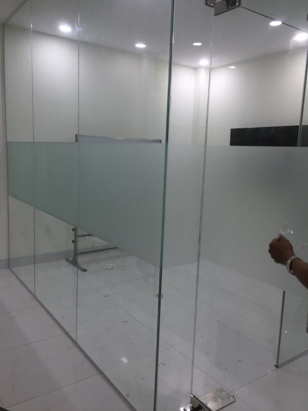 đơn vị làm vách kính cường lực uy tín