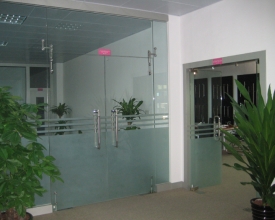 lắp đặt cửa kính cường lực long an