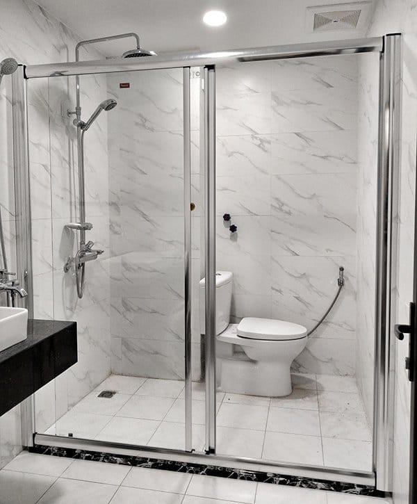 lắp đặt phòng tắm kính cường lực long an