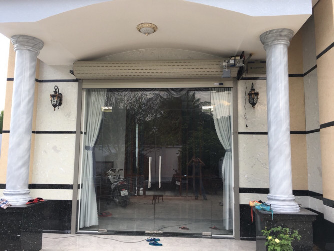 thi công cửa cuốn tận nơi