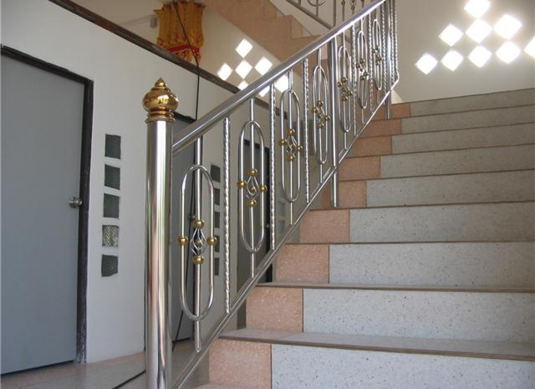 CẦU THANG INOX